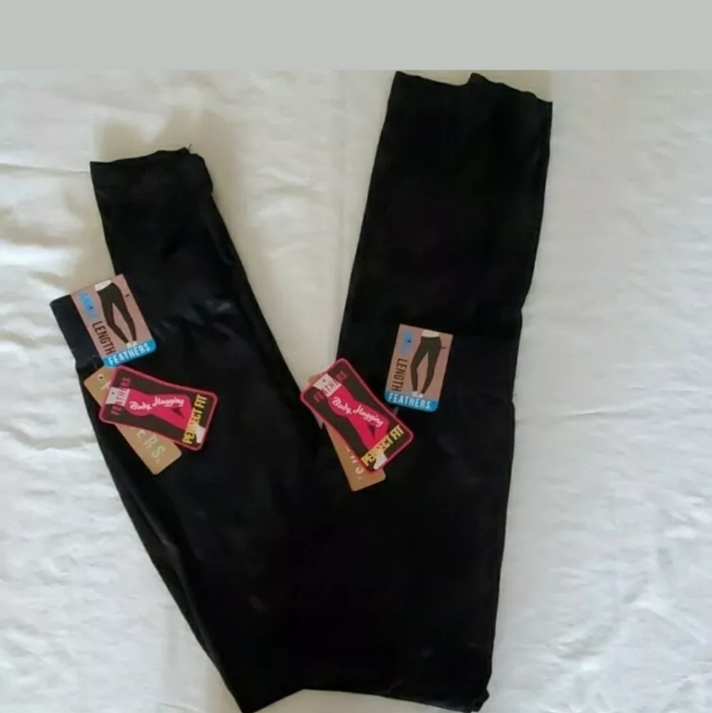Feathers body hugging perfect fit ankle length leg